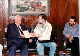 Reunião de líderes do MST com o presidente Fernando Henrique Cardoso e Ministro Raul Jungmann (Distrito Federal (Brasil), 02 mai. 1996) [fotografia] / Fotógrafo(a) : Douglas Mansur ; Francisca Montejo. -- Ref.: BR-SPMST_MST-SN-CIN_AMP_000635-003605-ARV.