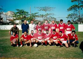 Partida de futebol entre o time do MST e do Chico Buarque (Rio de Janeiro (Estado), mar. 2000) [fotografia] / Fotógrafo(a) : Maysa Mendonça. -- Ref.: BR-SPMST_MST-SN-CIN_AMP_000805-005203-CUL.