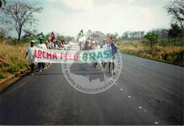 Marcha pelo Brasil - Coluna Sudoeste (Mato Grosso, [sem data]) [fotografia] / Fotógrafo(a) : Arquivo MST. -- Ref.: BR-SPMST_MST-SN-CIN_AMP_001416-011441-MAC.