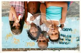 Semana Nacional de Cultura Brasileira e Reforma Agrária (Rio de Janeiro-RJ, 18 mar. 2002) [fotografia] / Fotógrafo(a) : João Laet. -- Ref.: BR-SPMST_MST-SN-CIN_AMP_001817-013415-NDT.