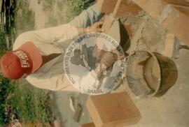 Assentamento "Justino" do MST - construção civil (Santa Catarina, [sem data]) [fotografia] / Fotógrafo(a) : Arquivo MST. -- Ref.: BR-SPMST_MST-SN-CIN_AMP_000203-001524-ASS.