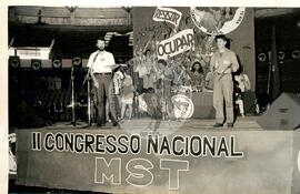 Congresso Nacional do MST, 2o (Distrito Federal (Brasil), 08 mai. 1990) [fotografia] / Fotógrafo(a) : Douglas Mansur ; Carlos Carvalho. -- Ref.: BR-SPMST_MST-SN-CIN_AMP_000703-004230-CGR.