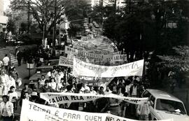 Manifestação pelo dia do agricultor (São Paulo (Estado), 25 jul. 1985) [fotografia] / Fotógrafo(a) : Regina Vilela. -- Ref.: BR-SPMST_MST-SN-CIN_AMP_000360-001730-AMT.