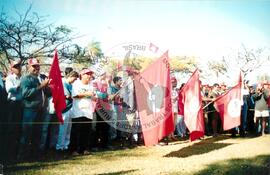 Mobilização em Brasília durante a Jornada Nacional "Acampamento Nacional Eldorado dos Carajás" (Brasília-DF, 03 set. 2001) [fotografia] / Fotógrafo(a) : Gildo Aguiar. -- Ref.: BR-SPMST_MST-SN-CIN_AMP_001918-014418-SJM.