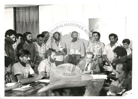 Audiência com o Ministro Nelson Ribeiro MIRAD (Distrito Federal (Brasil), 19 mai. 1985) [fotografia] / Fotógrafo(a) : Railda Herrero. -- Ref.: BR-SPMST_MST-SN-CIN_AMP_000620-003504-ARV.