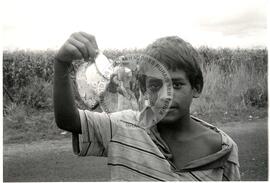 Grupo Projeto Liberdade-Despejo Fazenda Pandeny (São Paulo (Estado), [sem data]) [fotografia] / Fotógrafo(a) : Douglas Mansur. -- Ref.: BR-SPMST_MST-SN-CIN_AMP_001791-012963-VPP.