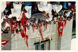 Mobilização (São Paulo-SP, 17 abr. 1988) [fotografia] / Fotógrafo(a) : Douglas Mansur. -- Ref.: BR-SPMST_MST-SN-CIN_AMP_000373-001881-AMT.