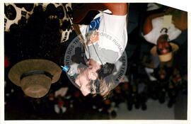 Semana Nacional de Cultura Brasileira e Reforma Agrária (Rio de Janeiro-RJ, 18 mar. 2002) [fotografia] / Fotógrafo(a) : João Laet. -- Ref.: BR-SPMST_MST-SN-CIN_AMP_001818-013512-NDT.