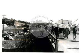 Caminhada São Paulo - Jundiaí (Jundiaí-SP, nov. 1993) [fotografia] / Fotógrafo(a) : Douglas Mansur. -- Ref.: BR-SPMST_MST-SN-CIN_AMP_001428-011590-MAC.