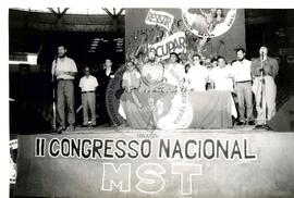 Congresso Nacional do MST, 2o (Distrito Federal (Brasil), 08 mai. 1990) [fotografia] / Fotógrafo(a) : Carlos Carvalho ; Douglas Mansur. -- Ref.: BR-SPMST_MST-SN-CIN_AMP_000702-004209-CGR.