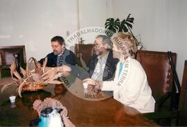 Encontro de Diolinda com personalidades no presídio Carandiru (São Paulo-SP, nov. 1995) [fotografia] / Fotógrafo(a) : [sem autoria] ; Renata Jubram. -- Ref.: BR-SPMST_MST-SN-CIN_AMP_000670-003808-ARV.