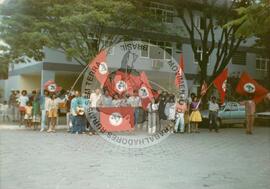 Manifestação em frente ao INCRA (Vitória-ES, [sem data]) [fotografia] / Fotógrafo(a) : Arquivo MST. -- Ref.: BR-SPMST_MST-SN-CIN_AMP_000525-002960-AMT.