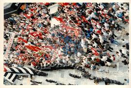 Mobilização (São Paulo-SP, 17 abr. 1988) [fotografia] / Fotógrafo(a) : Douglas Mansur. -- Ref.: BR-SPMST_MST-SN-CIN_AMP_000372-001837-AMT.