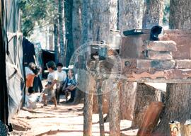 Assentamento "Figueira" do MST (Paraná, [sem data]) [fotografia] / Fotógrafo(a) : Maria Luísa Mendonça. -- Ref.: BR-SPMST_MST-SN-CIN_AMP_000170-001192-ASS.