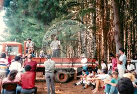Assentamento "Fazenda Novo Holandês" do MST (Rio Grande do Sul, [sem data]) [fotografia] / Fotógrafo(a) : Bernado ; Nelsinho ; Volnei. -- Ref.: BR-SPMST_MST-SN-CIN_AMP_000182-001293-ASS.