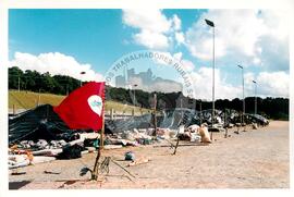 Acampamento "Parque Tropeiro" do MST (Curitiba-PR, 02 mai. 2001) [fotografia] / Fotógrafo(a) : Douglas Mansur. -- Ref.: BR-SPMST_MST-SN-CIN_AMP_000075-000629-ACP.