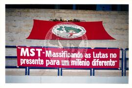 Encontro de Jovens do MST UNICAMP (Campinas-SP, 02 jul. 1999) [fotografia] / Fotógrafo(a) : Douglas Mansur. -- Ref.: BR-SPMST_MST-SN-CIN_AMP_001923-014470-SJM.