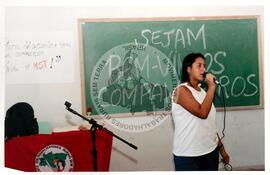 Semana Nacional de Cultura Brasileira e Reforma Agrária (Rio de Janeiro-RJ, 18 mar. 2002) [fotografia] / Fotógrafo(a) : Luciney Martins. -- Ref.: BR-SPMST_MST-SN-CIN_AMP_001823-013749-NDT.