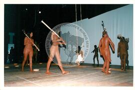 Mística de Abertura do Tribunal (Curitiba-PR, 02 mai. 2001) [fotografia] / Fotógrafo(a) : Douglas Mansur. -- Ref.: BR-SPMST_MST-SN-CIN_AMP_001917-014328-SJM.