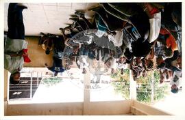 Semana Nacional de Cultura Brasileira e Reforma Agrária (Rio de Janeiro-RJ, 18 mar. 2002) [fotografia] / Fotógrafo(a) : João Laet. -- Ref.: BR-SPMST_MST-SN-CIN_AMP_001818-013486-NDT.