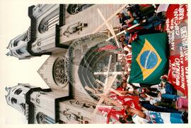 Mobilização (São Paulo-SP, 17 abr. 1988) [fotografia] / Fotógrafo(a) : Douglas Mansur. -- Ref.: BR-SPMST_MST-SN-CIN_AMP_000373-001905-AMT.