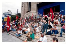 Marcha Sem Terra contra a prisão de 6 trabalhadores (São Paulo-SP, mar. 2000) [fotografia] / Fotógrafo(a) : Joaquim Duarte. -- Ref.: BR-SPMST_MST-SN-CIN_AMP_001426-011574-MAC.