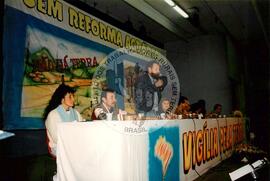 Vigília pela Reforma Agrária no Sindicato dos Metalúrgicos (São Bernardo do Campo-SP, 25 abr. 1992) [fotografia] / Fotógrafo(a) : Arquivo MST. -- Ref.: BR-SPMST_MST-SN-CIN_AMP_000382-002032-AMT.