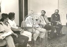 Acampados do Paraná negociam no prédio do INCRA (Paraná, 18 mar. 1986) [fotografia] / Fotógrafo(a) : Arnaldo Alves. -- Ref.: BR-SPMST_MST-SN-CIN_AMP_000652-003675-ARV.