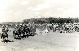 Protesto contra a violência da PM na "Fazenda Annoni" (Rio Grande do Sul, 02 out. 1986) [fotografia] / Fotógrafo(a) : Karine Emerich. -- Ref.: BR-SPMST_MST-SN-CIN_AMP_000452-002611-AMT.