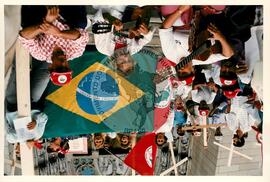 Mobilização (São Paulo-SP, 17 abr. 1988) [fotografia] / Fotógrafo(a) : Douglas Mansur. -- Ref.: BR-SPMST_MST-SN-CIN_AMP_000372-001842-AMT.