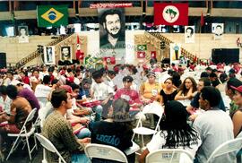 Encontro de Jovens do MST, na Ucicamp, 3o (Campinas-SP, 14 fev. 2001) [fotografia] / Fotógrafo(a) : Douglas Mansur ; João Zinclar. -- Ref.: BR-SPMST_MST-SN-CIN_AMP_000902-006724-ENJ.