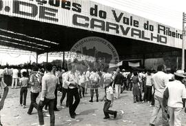 Concentração de 12 mil lavradores pela Reforma Agrária (Registro-SP, 25 ago. 1985) [fotografia] / Fotógrafo(a) : Regina Vilela. -- Ref.: BR-SPMST_MST-SN-CIN_AMP_000361-001742-AMT.