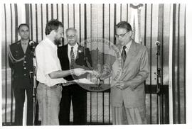 Audiência com o presidente Fernando Henrique Cardoso (Distrito Federal (Brasil), mai. 1995) [fotografia] / Fotógrafo(a) : Douglas Mansur. -- Ref.: BR-SPMST_MST-SN-CIN_AMP_000632-003596-ARV.