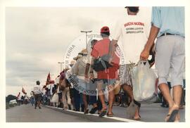 Marcha Nacional do MST (Goiânia-GO, abr. 1997) [fotografia] / Fotógrafo(a) : Arquivo MST ; Paulo P. Lima. -- Ref.: BR-SPMST_MST-SN-CIN_AMP_001407-011318-MAC.