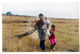 Acampamento "Guarantã" (São Paulo (Estado), jul. 1998) [fotografia] / Fotógrafo(a) : Douglas Mansur. -- Ref.: BR-SPMST_MST-SN-CIN_AMP_000045-000222-ACP.