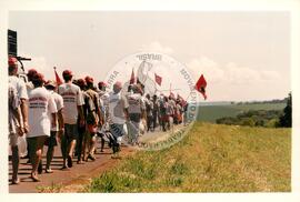 Marcha Nacional do MST (Goiânia-GO, abr. 1997) [fotografia] / Fotógrafo(a) : Arquivo MST ; Paulo P. Lima. -- Ref.: BR-SPMST_MST-SN-CIN_AMP_001407-011298-MAC.