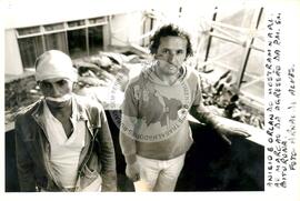 Anísio e Orlando mostram as marcas da agressão da PM em Biturana-PR (Biturana-PR, [sem data]) [fotografia] / Fotógrafo(a) : Arnaldo Alves. -- Ref.: BR-SPMST_MST-SN-CIN_AMP_001752-012857-VPP.