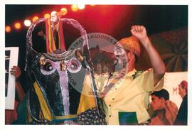 Semana Nacional de Cultura Brasileira e Reforma Agrária (Rio de Janeiro-RJ, 18 mar. 2002) [fotografia] / Fotógrafo(a) : Luciney Martins. -- Ref.: BR-SPMST_MST-SN-CIN_AMP_001813-013242-NDT.