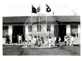 Escola em assentamento (Santa Catarina, 1997) [fotografia] / Fotógrafo(a) : Arquivo MST. -- Ref.: BR-SPMST_MST-SN-CIN_AMP_000887-006225-EDU.