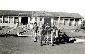 Escola em assentamento (Santa Catarina, 1997) [fotografia] / Fotógrafo(a) : Arquivo MST. -- Ref.: BR-SPMST_MST-SN-CIN_AMP_000887-006234-EDU.