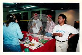 Exposição e Lançamento da Revista Sem Terra edição n 10 (São Paulo (Estado), 30 mar. 2000) [fotografia] / Fotógrafo(a) : Douglas Mansur. -- Ref.: BR-SPMST_MST-SN-CIN_AMP_001035-008236-ELF.
