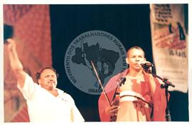 Semana Nacional de Cultura Brasileira e Reforma Agrária (Rio de Janeiro-RJ, 18 mar. 2002) [fotografia] / Fotógrafo(a) : Luciney Martins. -- Ref.: BR-SPMST_MST-SN-CIN_AMP_001812-013159-NDT.