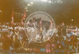 Participação dos assentados no 1º de Maio (Vitória-ES, [sem data]) [fotografia] / Fotógrafo(a) : Ana Justo. -- Ref.: BR-SPMST_MST-SN-CIN_AMP_000526-002961-AMT.