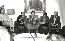 Manifestação em frente ao INCRA no Dia do Trabalhador Rural (Porto Alegre-RS, 27 jul. 1986) [fotografia] / Fotógrafo(a) : Karine Emerich. -- Ref.: BR-SPMST_MST-SN-CIN_AMP_000451-002594-AMT.