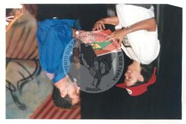 Semana Nacional da Cultura Brasileira e Reforma Agrária [com presença de] Fernando Pelegrino (Rio de Janeiro-RJ, 18 mar. 2002) [fotografia] / Fotógrafo(a) : João Laet ; Luciney Martins. -- Ref.: BR-SPMST_MST-SN-CIN_AMP_001523-011973-PER.