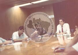 Audiência com o Secretário da Agricultura e Abastecimento Valter Lazarine (Mato Grosso do Sul, 20 jan. 1989) [fotografia] / Fotógrafo(a) : Arquivo MST. -- Ref.: BR-SPMST_MST-SN-CIN_AMP_000681-003847-ARV.