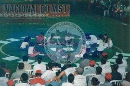 Encontro Estadual do MST, 10o (Belo Horizonte-MG, jan. 2002) [fotografia] / Fotógrafo(a) : Gildo Aguiar. -- Ref.: BR-SPMST_MST-SN-CIN_AMP_000934-007328-ENC.