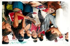 Semana Nacional de Cultura Brasileira e Reforma Agrária (Rio de Janeiro-RJ, 18 mar. 2002) [fotografia] / Fotógrafo(a) : Luciney Martins. -- Ref.: BR-SPMST_MST-SN-CIN_AMP_001821-013642-NDT.