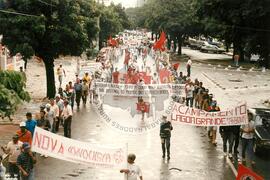 Ato público em frente ao Palácio das Esmeraldas (Goiânia-GO, 10 abr.) [fotografia] / Fotógrafo(a) : Christiane Campos. -- Ref.: BR-SPMST_MST-SN-CIN_AMP_000597-003431-AMT.