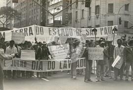 Manifestação pelo dia do agricultor (São Paulo (Estado), 25 jul. 1985) [fotografia] / Fotógrafo(a) : Regina Vilela. -- Ref.: BR-SPMST_MST-SN-CIN_AMP_000360-001734-AMT.